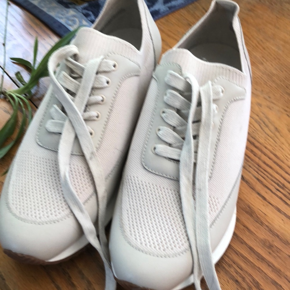 Never worn size 10.5 Banana republic shoes